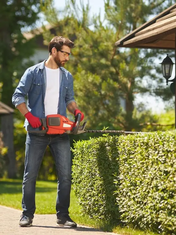 A garden specialist doing garden service in a Jersey home.
